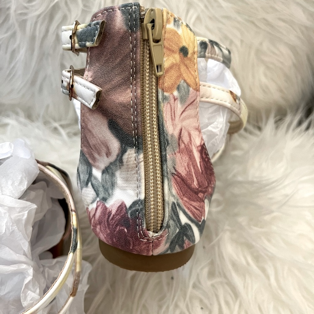 Sandals/Flats